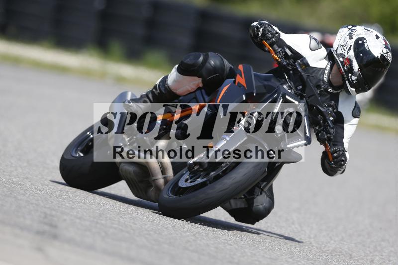 /Archiv-2025/09 22.04.2025 Cornu Master School ADR/rot-rouge/38